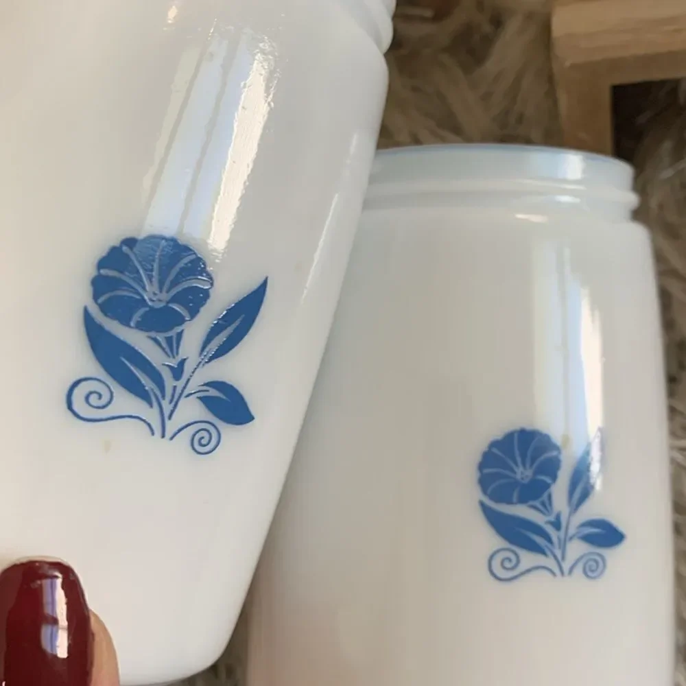 Vintage Santa Barbara Dispensers Dripcut Starline White With Blue Floral‎ Design